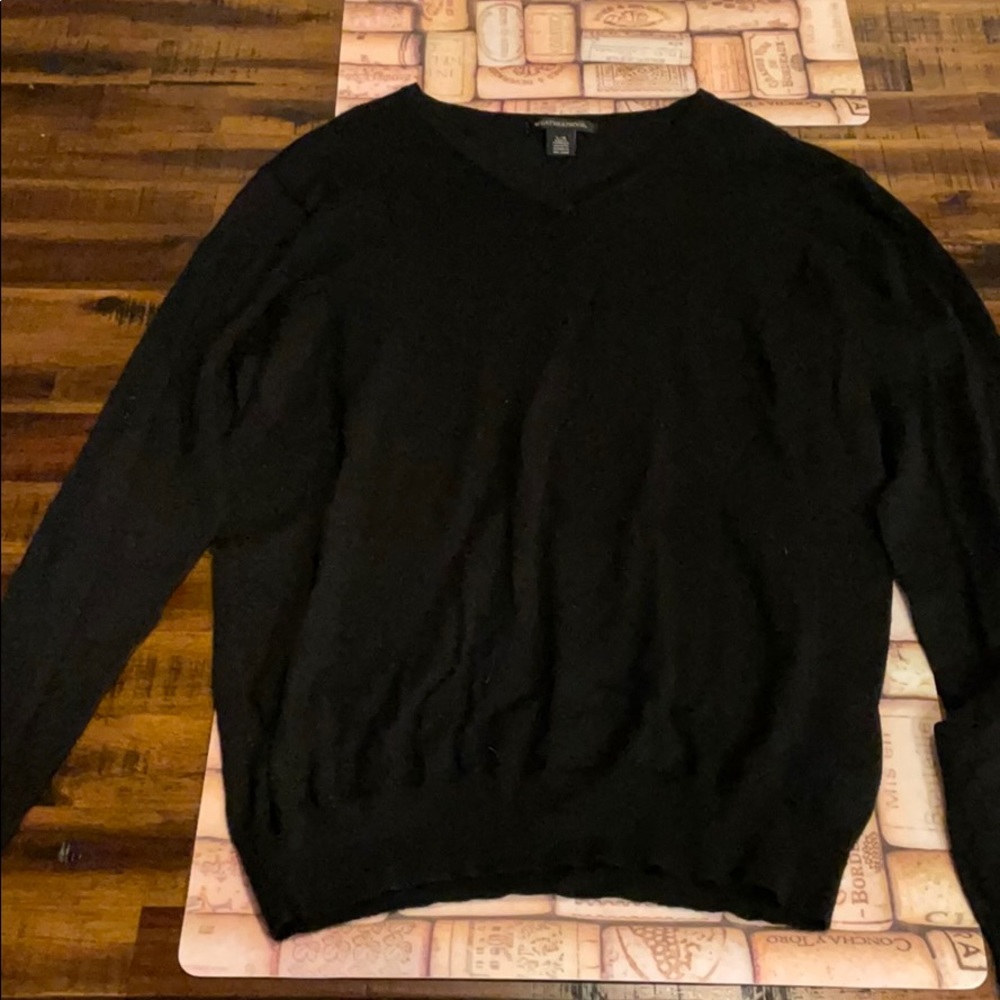 Men’s large v neck sweater.